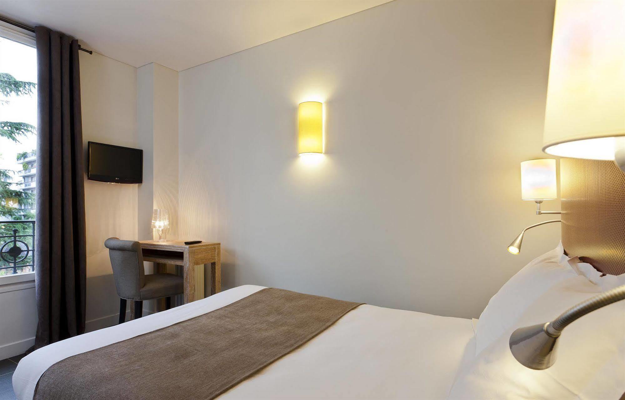 Hotel Douglas Puteaux Εξωτερικό φωτογραφία